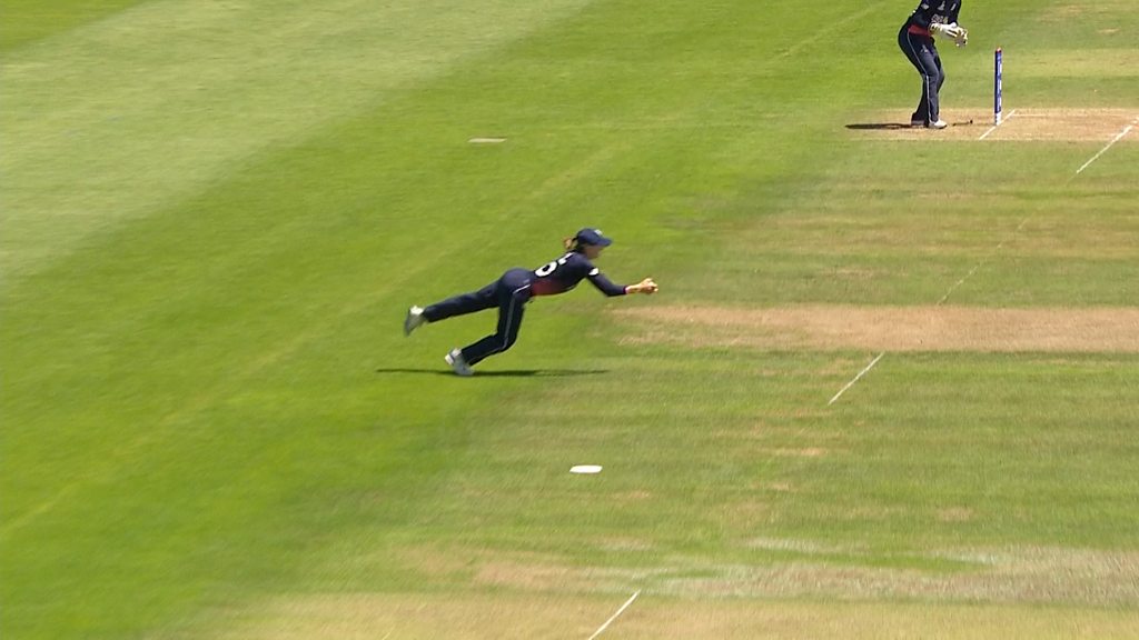 England v Sri Lanka: ‘Fabulous’ Fran Wilson catch removes Dilani Manodara