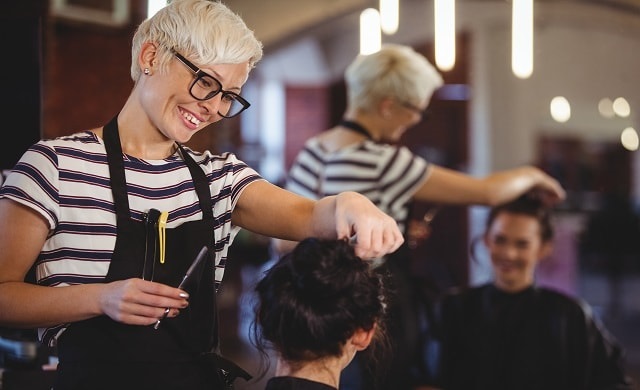 A guide to hairdressing insurance: What you need to know