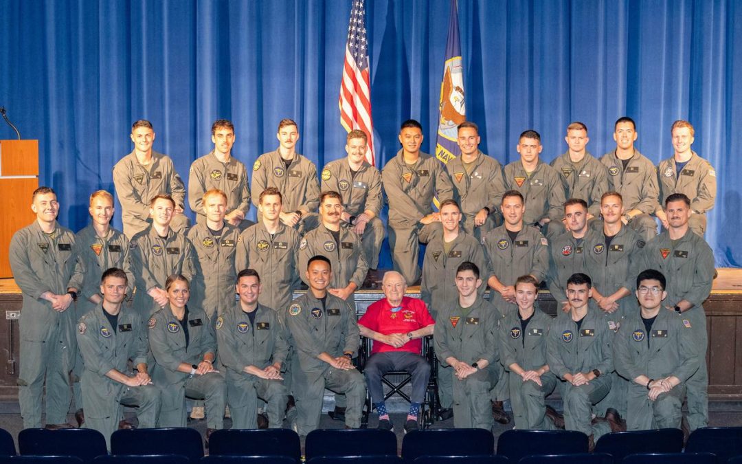 Korean War hero, Medal of Honor recipient returns to Navy aviation school to congratulate the graduates