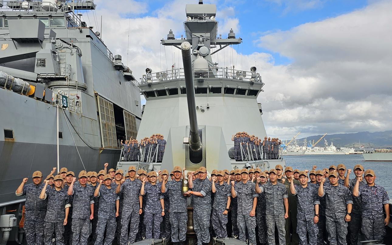 040826RIMPAC-TOPGUNphoto01