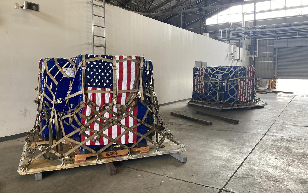 110826QUAKE-RELIEFphoto01