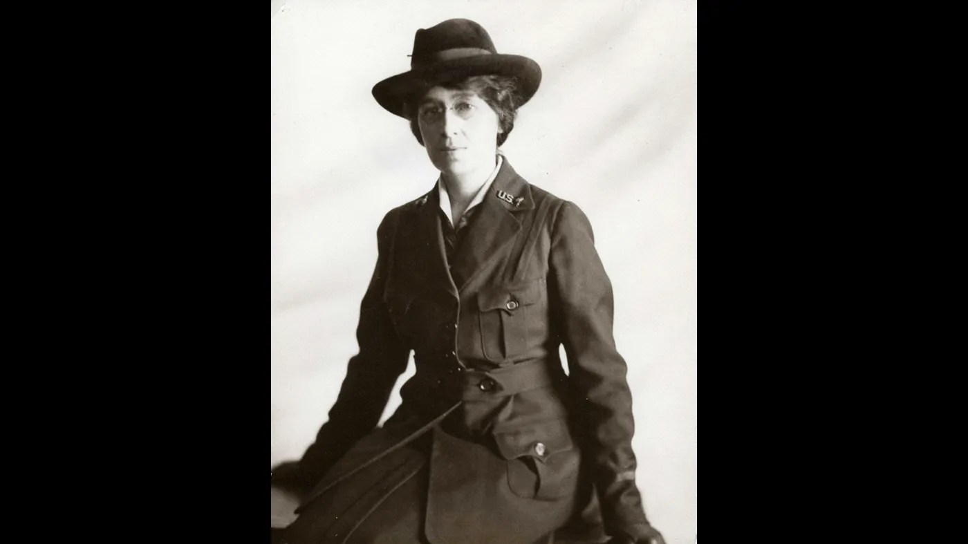 S2017.6-Florence-Standish-in-Red-Cross-uniform-WWI-768x980_van1