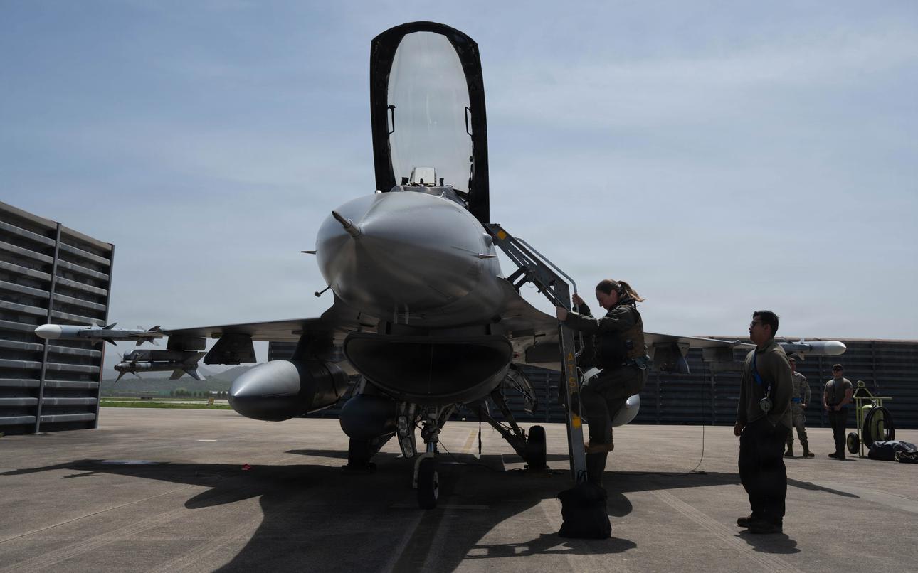 070926AIRFIELD-MOVEphoto01