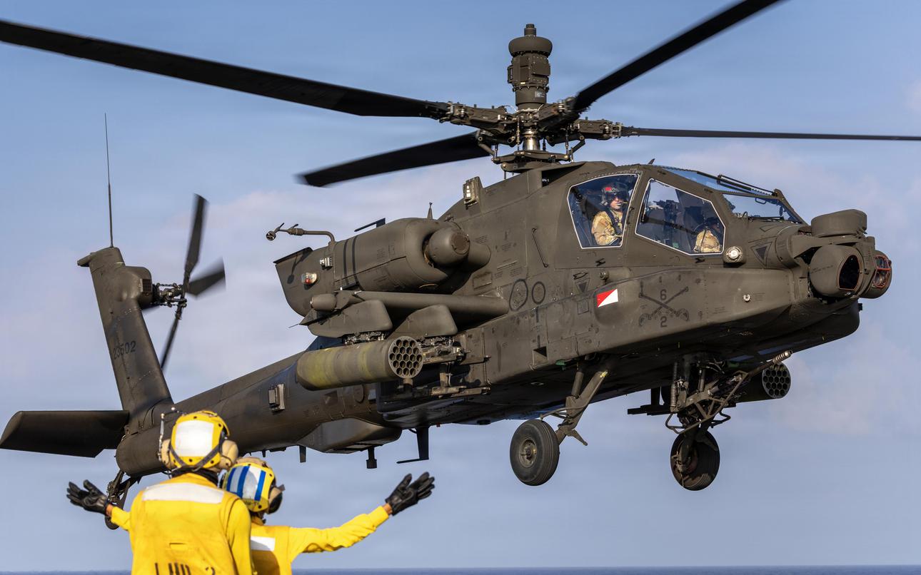 071026APACHE-PAUSEphoto01